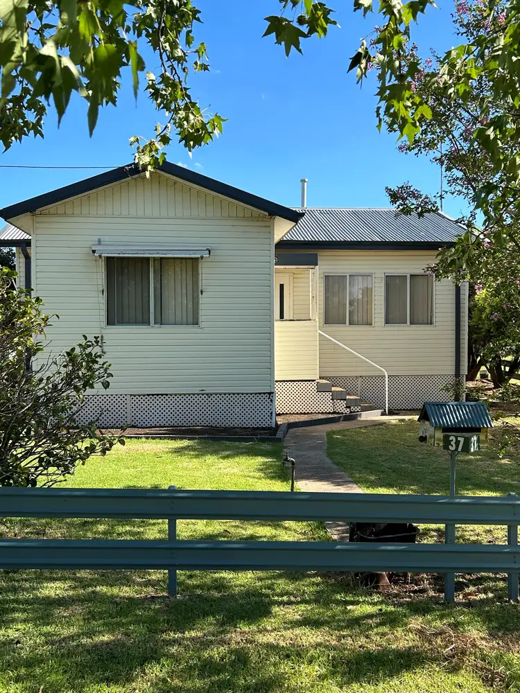 37 South Street, Grenfell NSW 2810