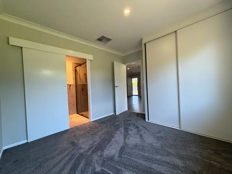 Sixth view of Homely unit listing, 2/484 Douglas Road, Lavington NSW 2641