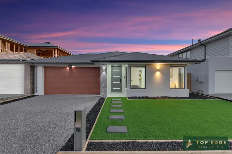 33 Horseshoe Parade, Fraser Rise VIC 3336