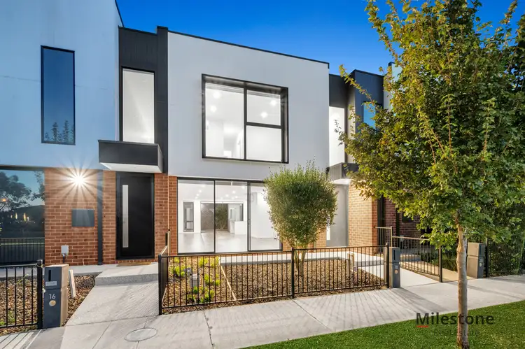 18 Parkdale Drive, Lyndhurst VIC 3975