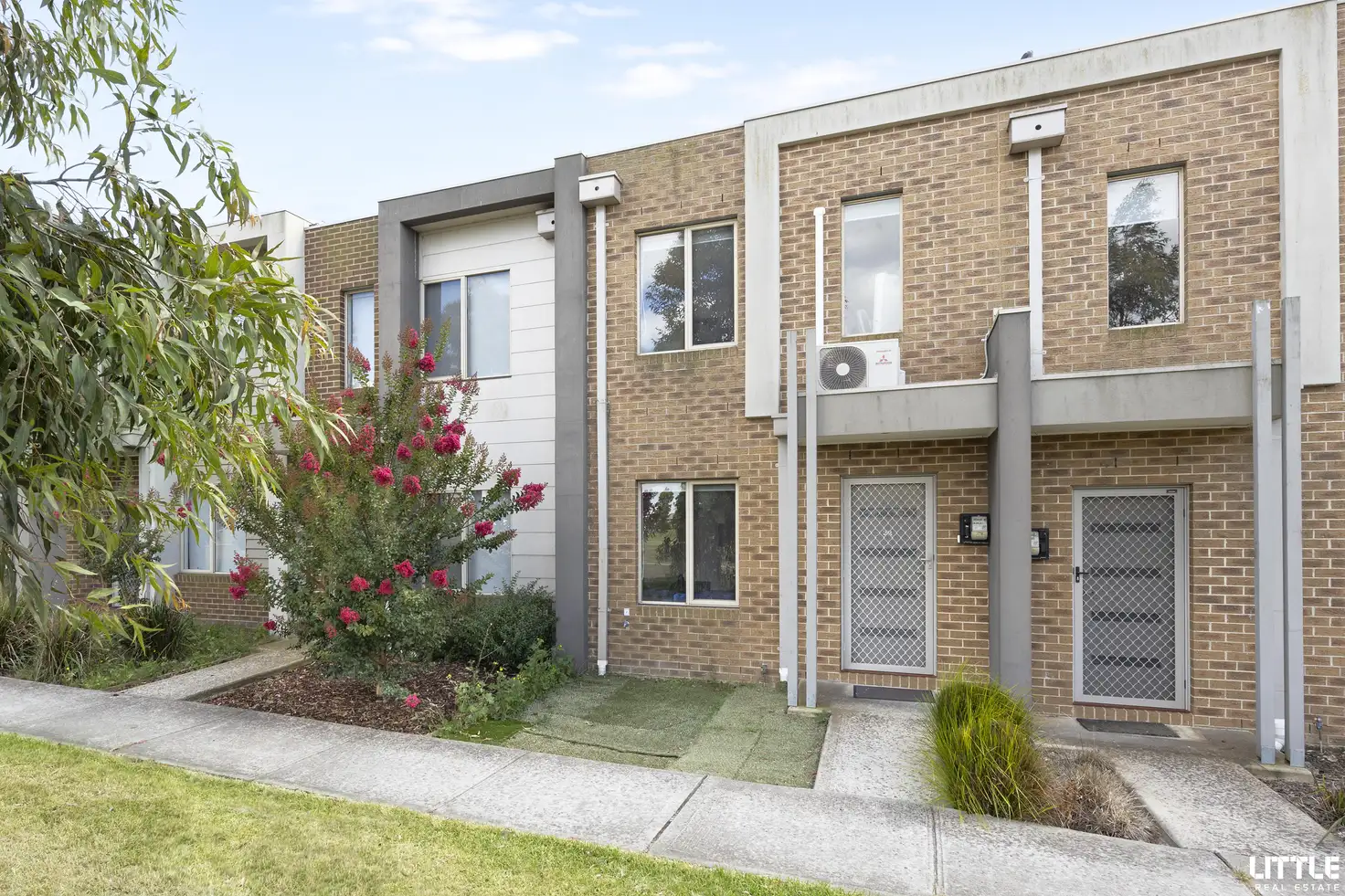 Main view of Homely townhouse listing, 32 Penhall Drive, Craigieburn VIC 3064