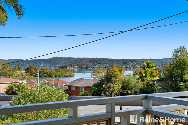 180 Avoca Dr, Green Point NSW 2251