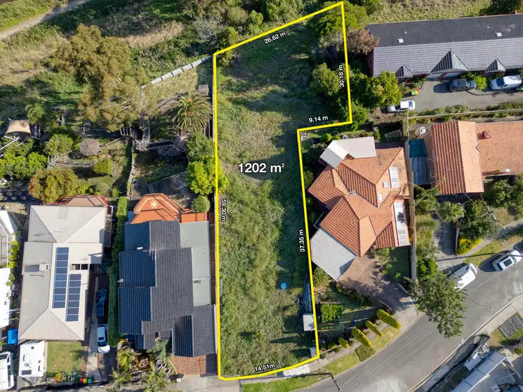 19 Laura Grove, Avondale Heights VIC 3034