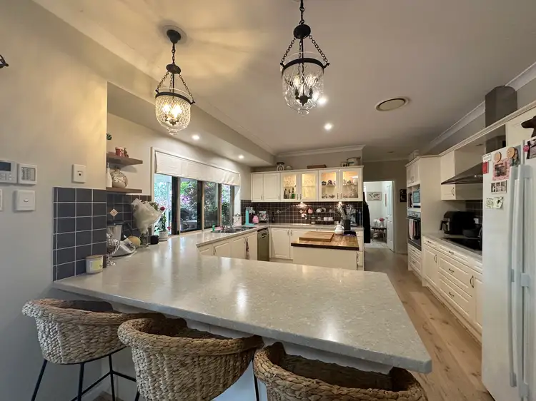 5 Barton Court, Eatons Hill QLD 4037