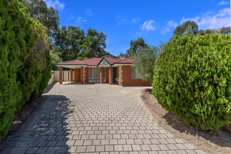 8 Barrul Place, Thornlie WA 6108