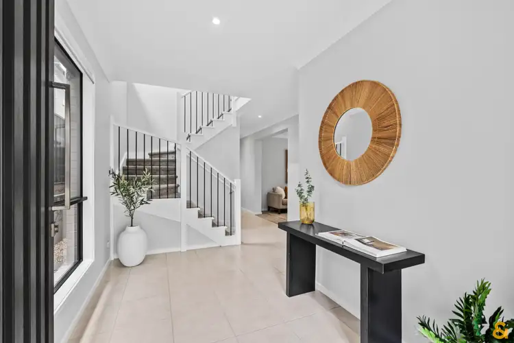 Second view of Homely house listing, 5 Crown Street, Wynnum QLD 4178