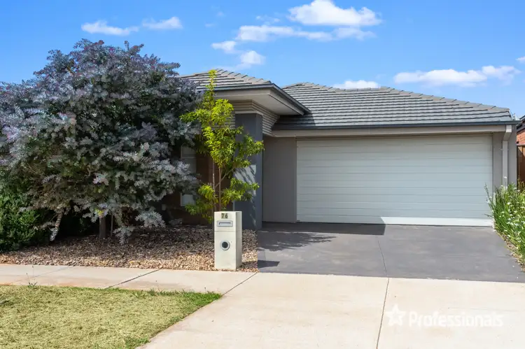 76 Bromley Circuit, Thornhill Park VIC 3335