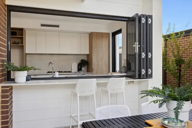 2 Tipton Walk, Glendalough WA 6016