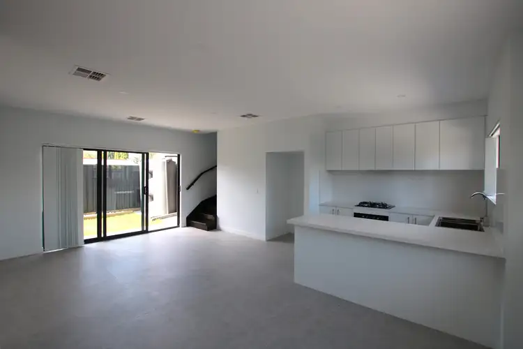 2/6 Wilson Street, Fawkner VIC 3060
