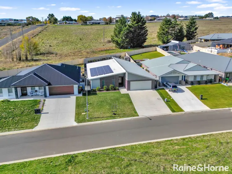 3 Campbell Close, Llanarth NSW 2795