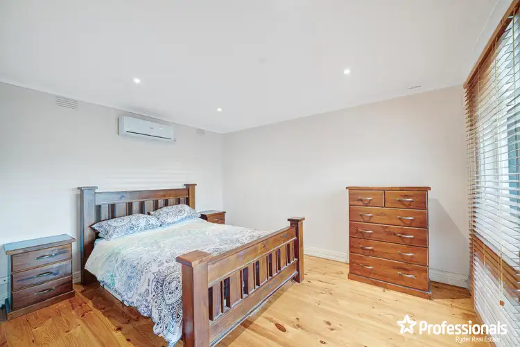 Second view of Homely house listing, 5 Patricia Place, Melton West VIC 3337