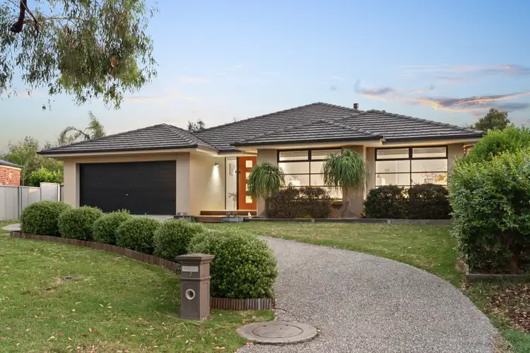 7 Genoa Grove, Pakenham VIC 3810