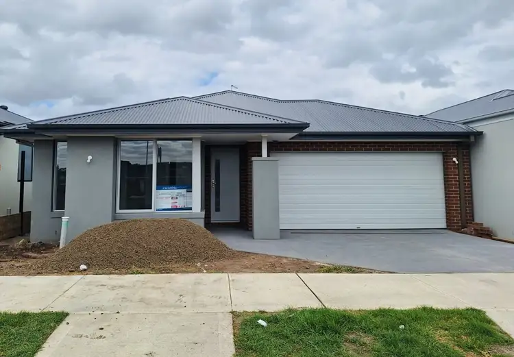 9 Wallowa Street, Mickleham VIC 3064