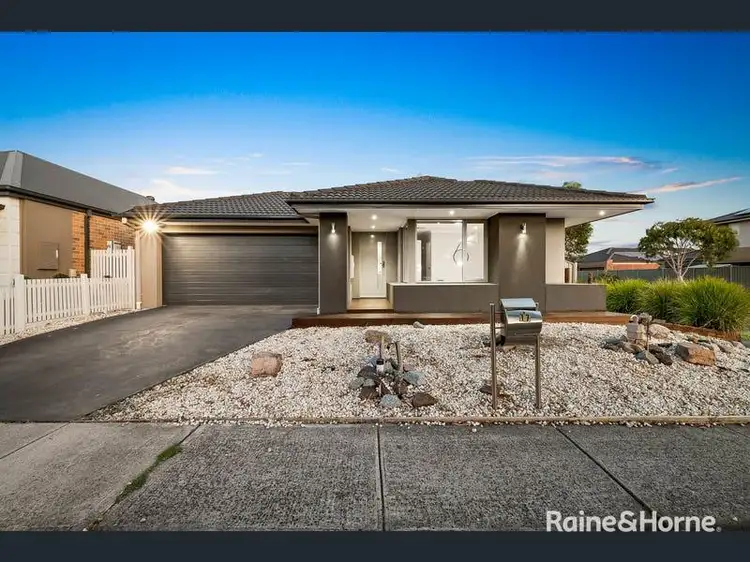 17 Mcewan Drive, Cranbourne East VIC 3977