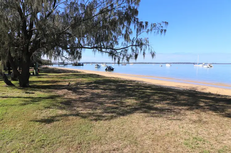 56 Victoria Parade East, Coochiemudlo Island QLD 4184