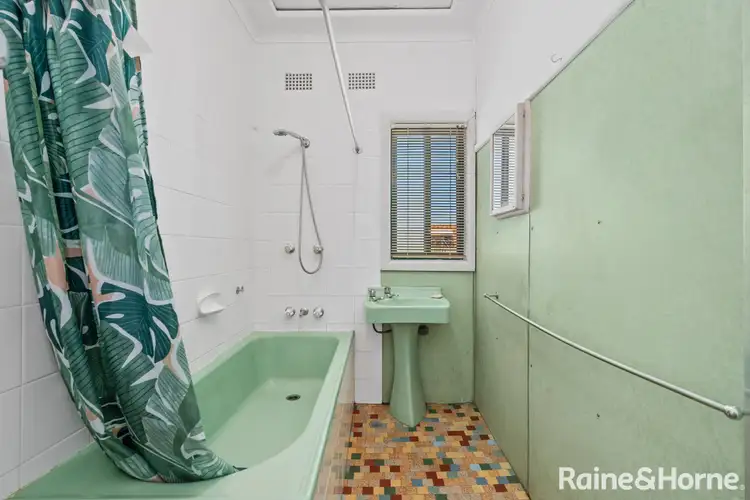 Sixth view of Homely house listing, 18 Benelong Avenue, Smithfield NSW 2164