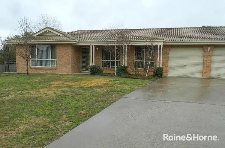8 Keefe Close, Bathurst NSW 2795