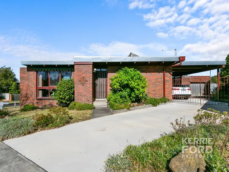 Second view of Homely house listing, 10 Fernlea Street, Traralgon VIC 3844