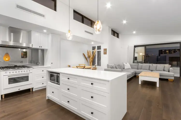 13 Caledonia Loop, North Coogee WA 6163