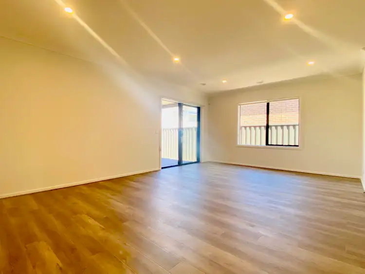 34 Royal Mile Avenue, Berwick VIC 3806