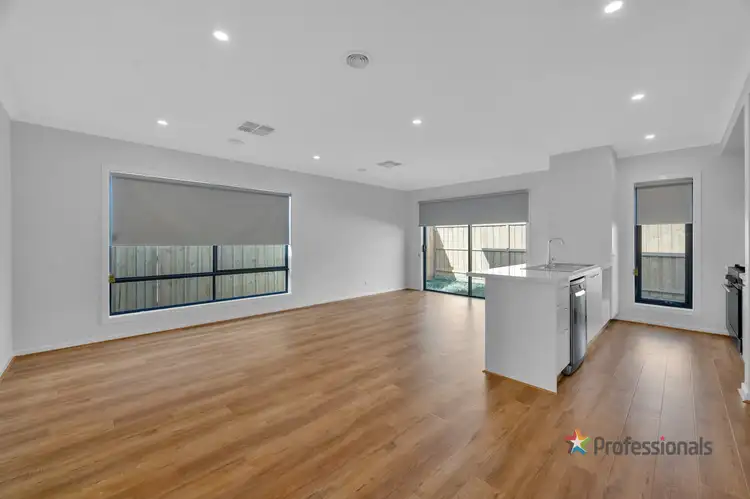 Second view of Homely house listing, 6 Magnolia Cres, Beveridge VIC 3753