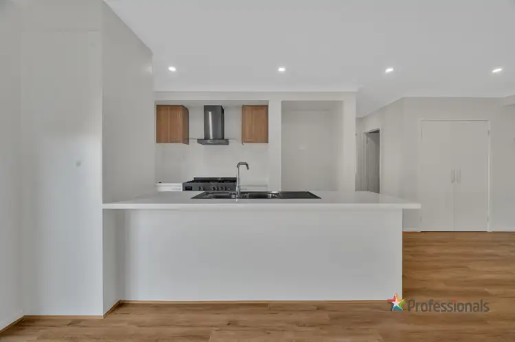 Fourth view of Homely house listing, 6 Magnolia Cres, Beveridge VIC 3753