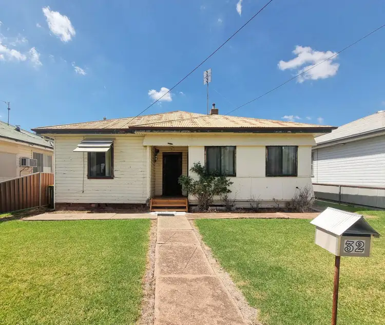 32 East Street, Grenfell NSW 2810