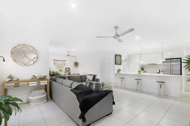 2/17 Faraday Crescent, Pacific Pines QLD 4211
