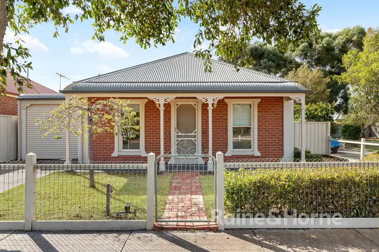 16 Holmes Way, Caroline Springs VIC 3023