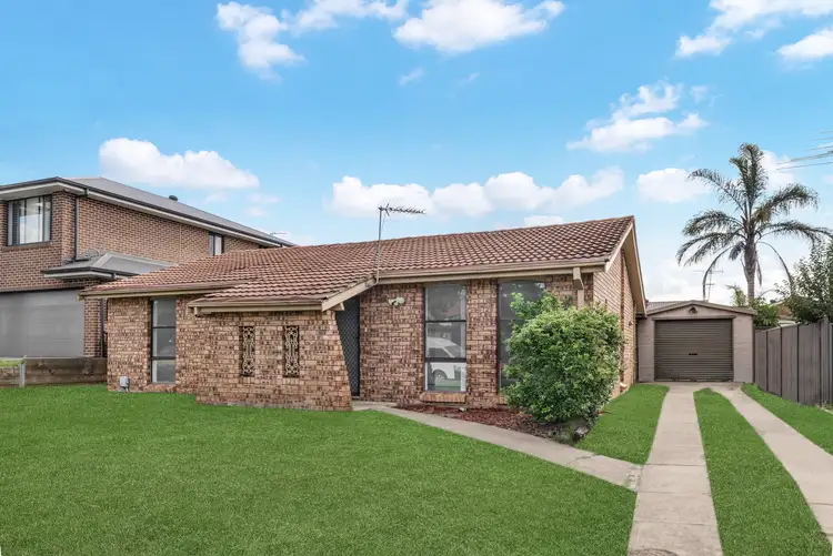 33 Mccartney Crescent, St Clair NSW 2759