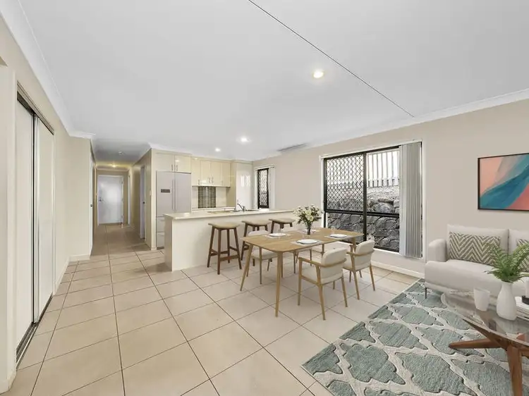 25 Hawkesbury Avenue, Pacific Pines QLD 4211