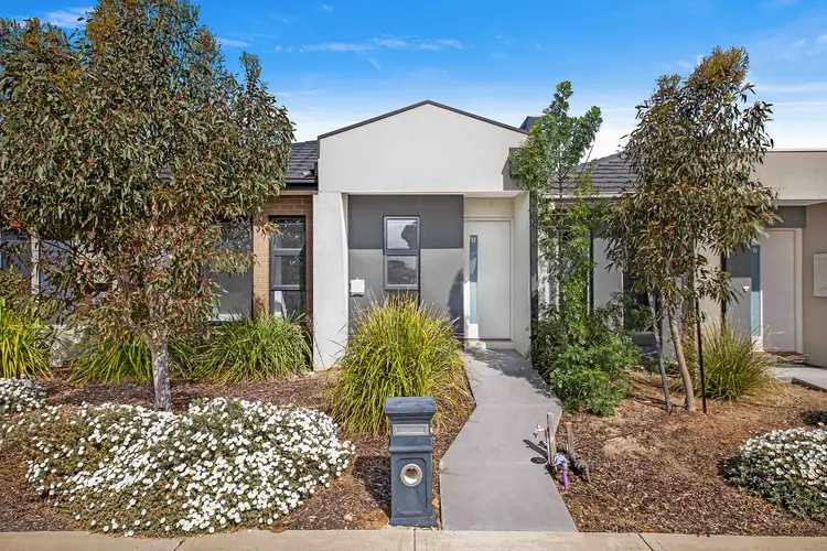 5 Zesty Walk, Manor Lakes VIC 3024