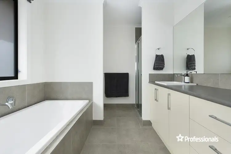 Third view of Homely house listing, 4 Wade Street, Hamilton VIC 3300