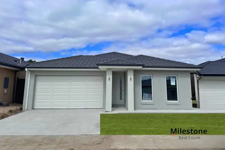 14 Kirkwood Road, Pakenham VIC 3810