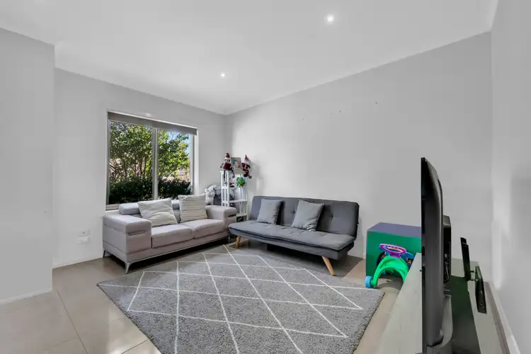 Third view of Homely townhouse listing, 31/1 Hyde Park Avenue, Craigieburn VIC 3064