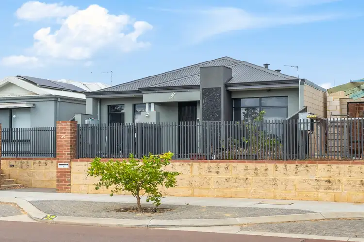 32 Hathaway Street