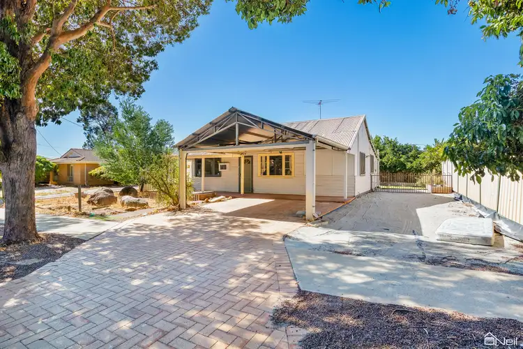 15 Seventh Road, Armadale WA 6112