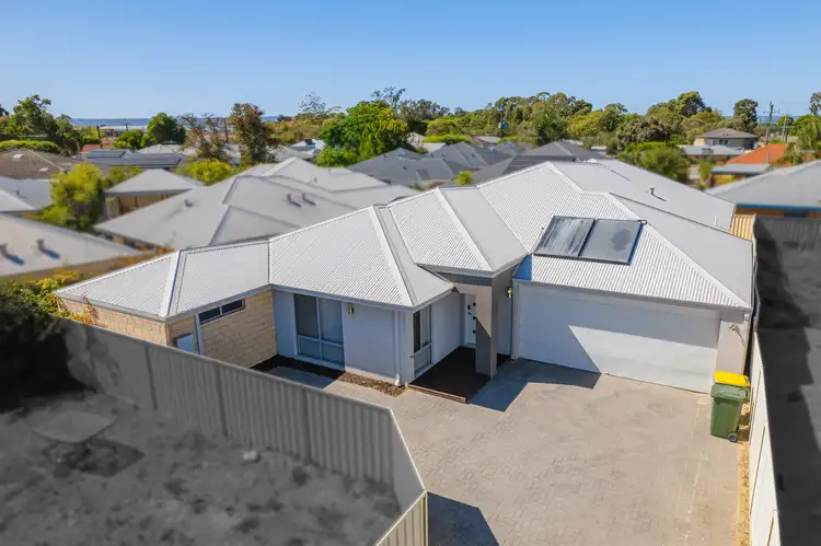 14A Longhurst Way, Queens Park WA 6107