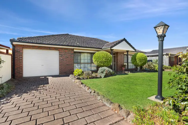 8 Wairou Street, Taylors Lakes VIC 3038