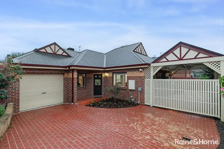 3/8 BLoomfield Avenue, Maribyrnong VIC 3032
