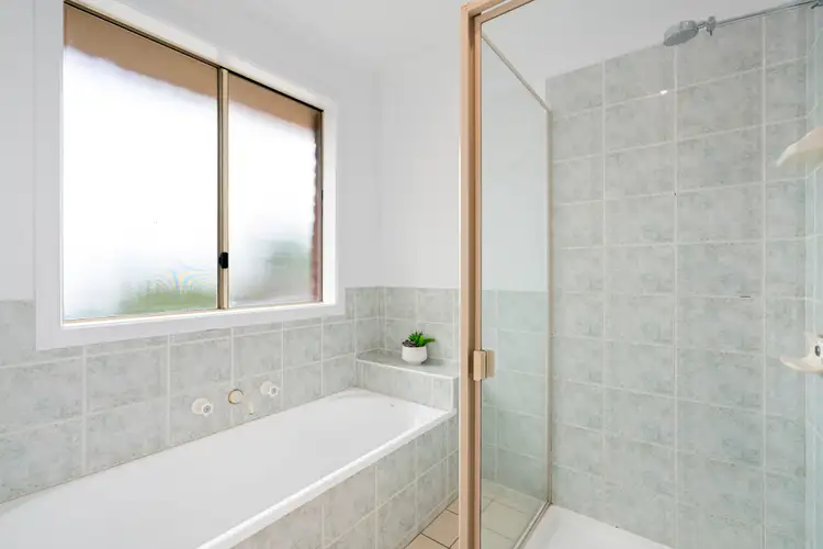 Sixth view of Homely house listing, 4 Windarra Court, Sunbury VIC 3429