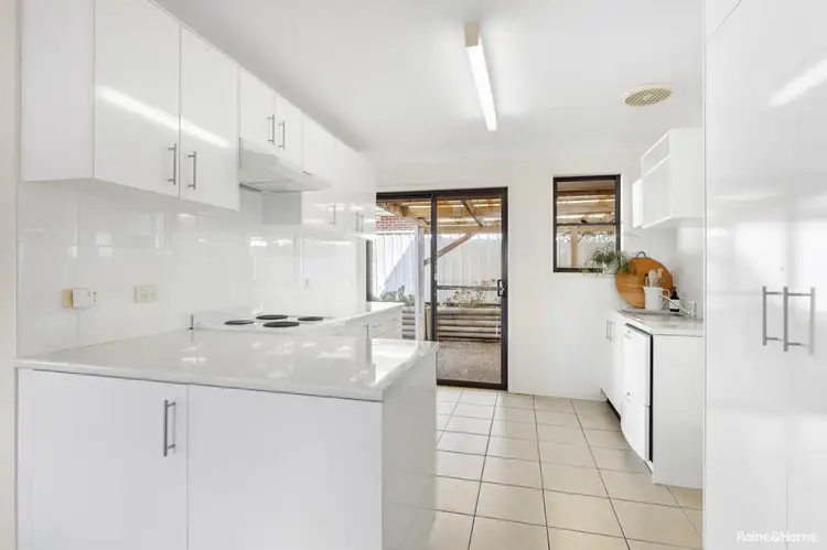 Fifth view of Homely house listing, 2/7 Caves Beach Road, Caves Beach NSW 2281