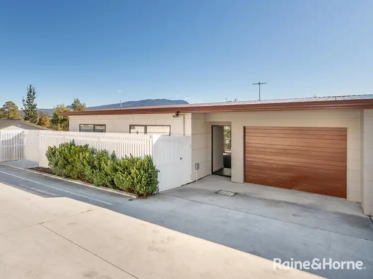 1/19 Lomandra Drive, Blackmans Bay TAS 7052