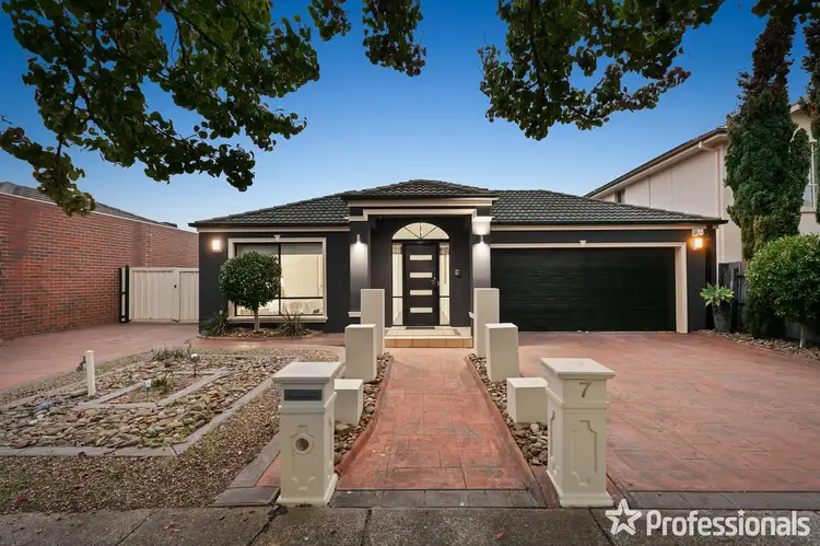 7 Southbank Walk, Taylors Hill VIC 3037