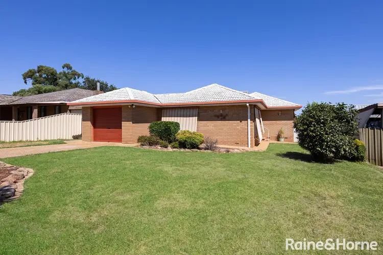 1 Simpson Avenue, Forest Hill NSW 2651