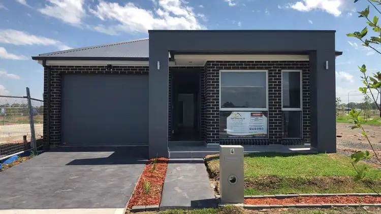 4 Charlie Street, Jordan Springs NSW 2747