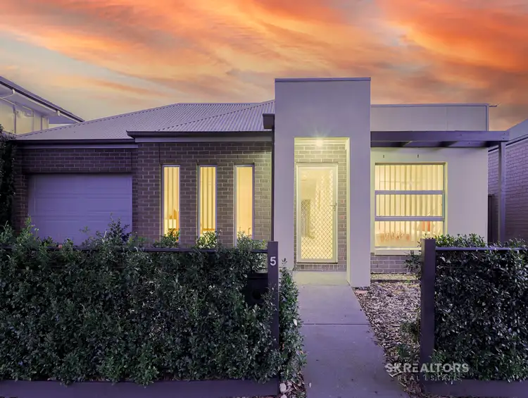 5 Healesville Loop, Craigieburn VIC 3064