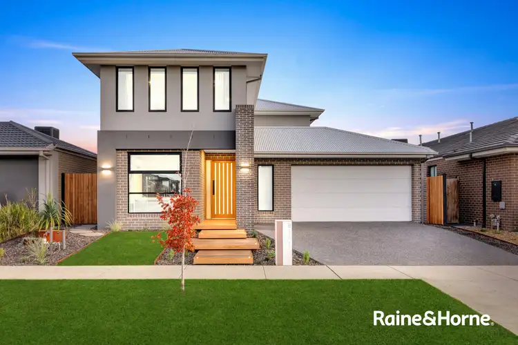 8 Edgar Avenue, Cranbourne South VIC 3977