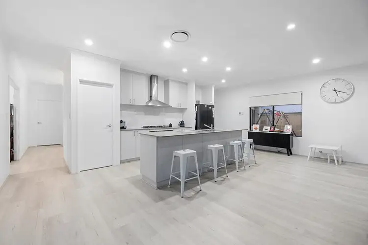 17 Fawcett Road, Lake Coogee WA 6166