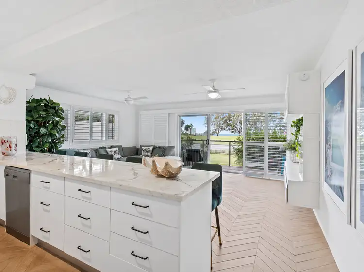2/140 Marine Parade, Miami QLD 4220